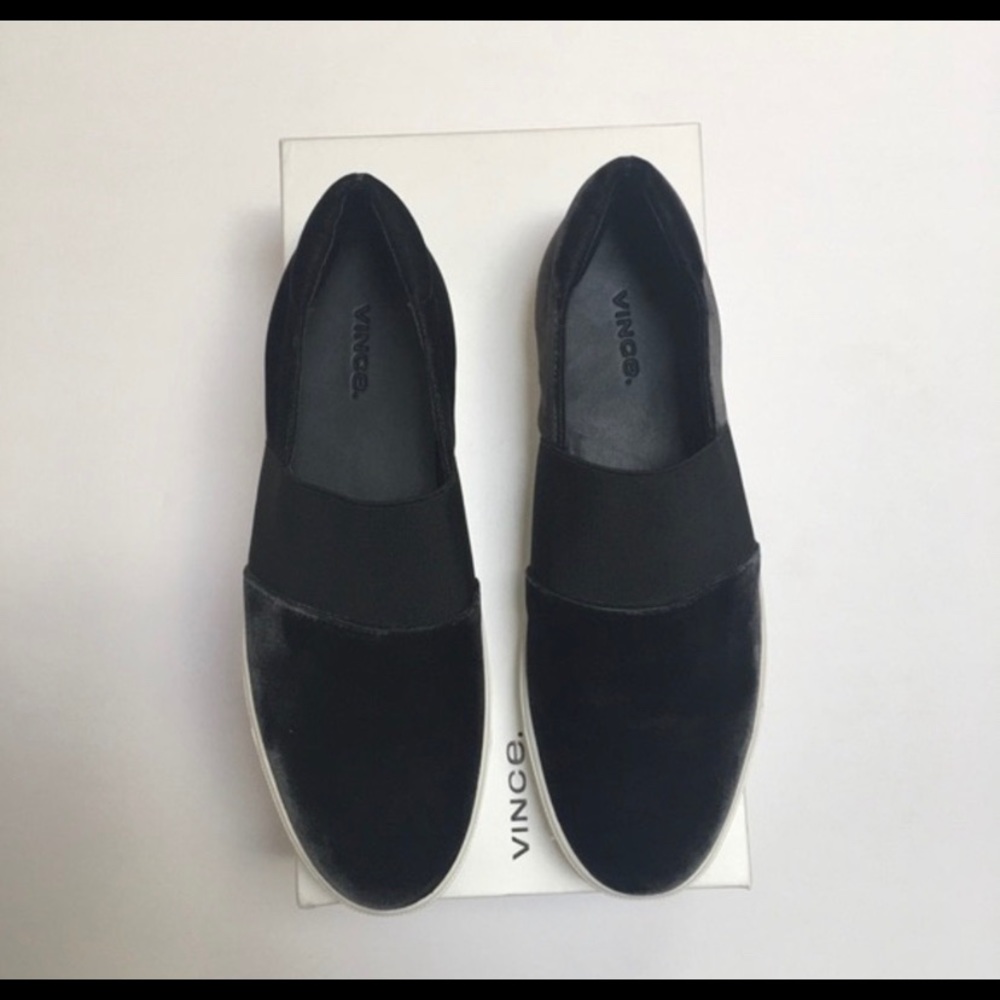 Vince a Corbin Sneaker. Women’s 7.5. Velvet